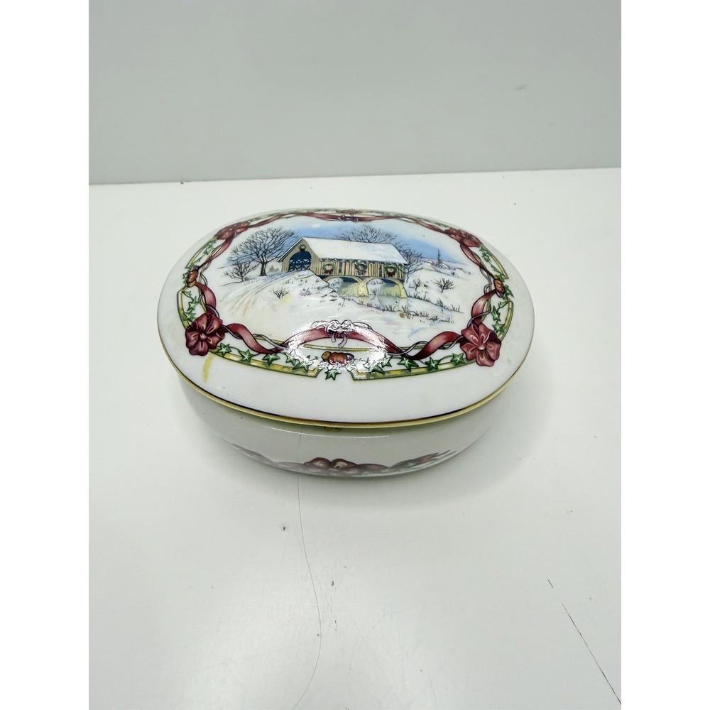 Heritage House 1991 Melodies Of Christmas Porcelain Music Box